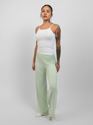 Cloud Pants: Valen is 5′3″ wearing a size S