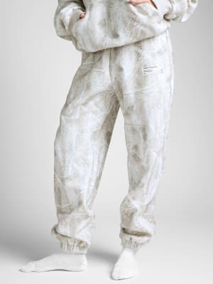 Camo Sweatpants: Serena is 5’7” and wears a size M