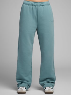 Halo Lightweight Straight Leg Sweatpants: Nikki is 5'8" and wears a size S