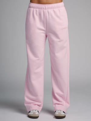 Halo Lightweight Straight Leg Sweatpants: Abby is 5′9″ wearing a size S