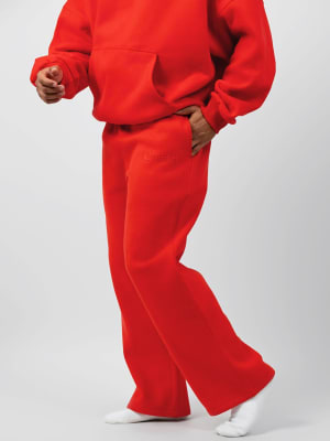 Minimalist Straight Leg Sweatpants: Jared is 6’0” and wears a size M