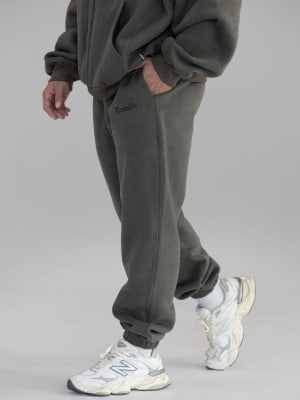 Cloud Sweatpants: Josh is 5′10″ wearing a size M