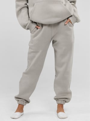 Travel Essentials Sweatpants™: Lauren is 5′8″ wearing a size M